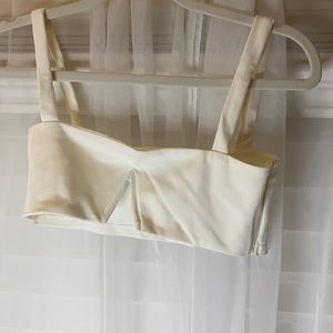 Valeria v crop top Edikted